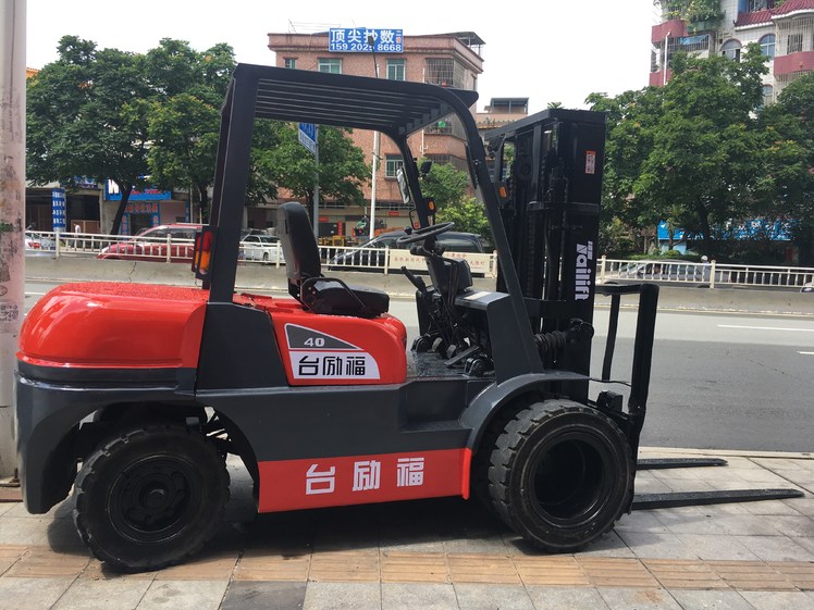 臺勵福4噸叉車